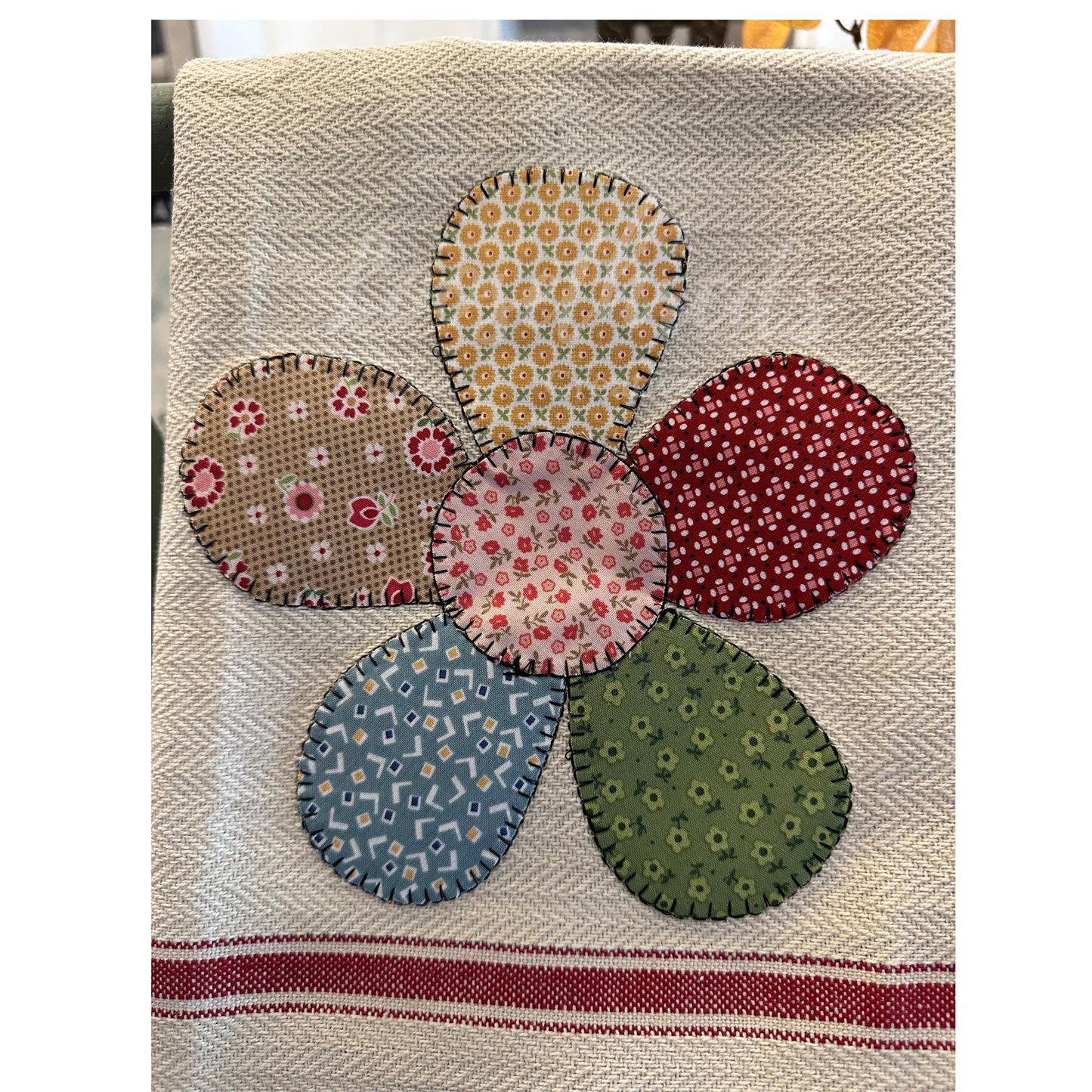 Vintage Scrappy Flower Kitchen Towel Set